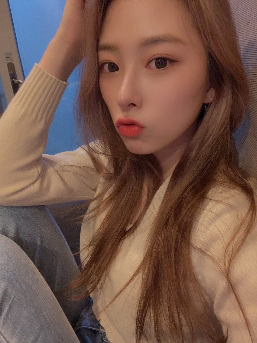 로켓펀치-윤경