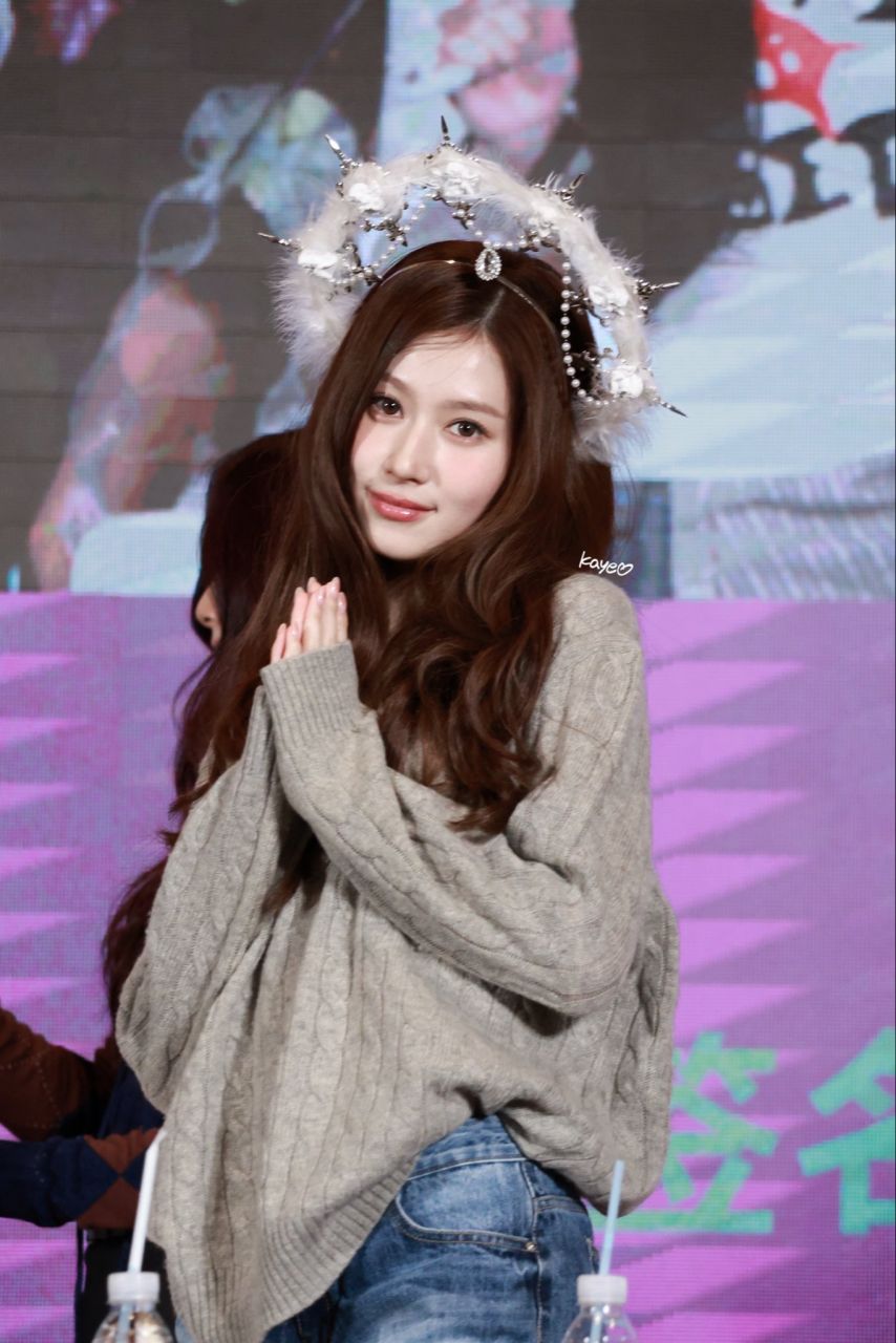 트와이스 사나 251115