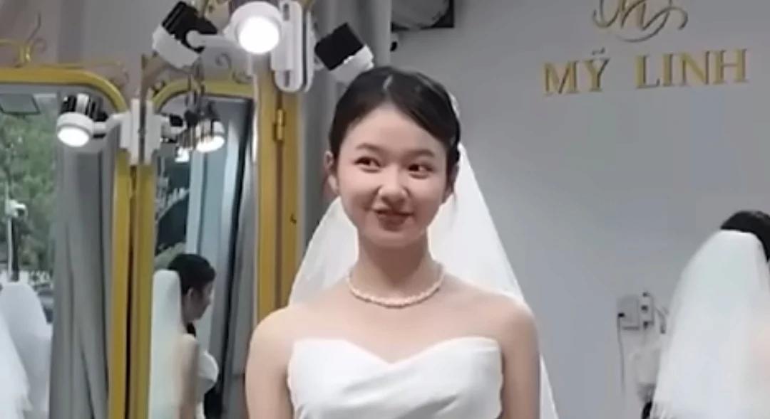 20살 베트남신부랑 결혼한 32세 공기업 남자