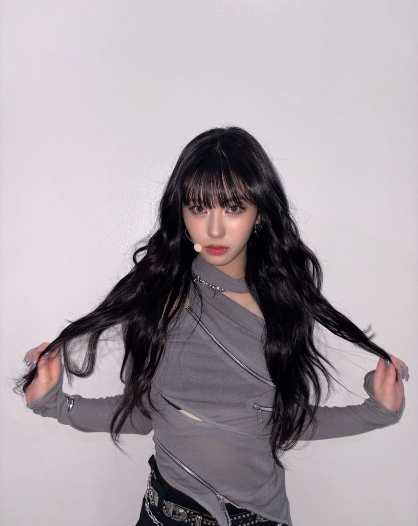 이즈나 데뷔 1주년