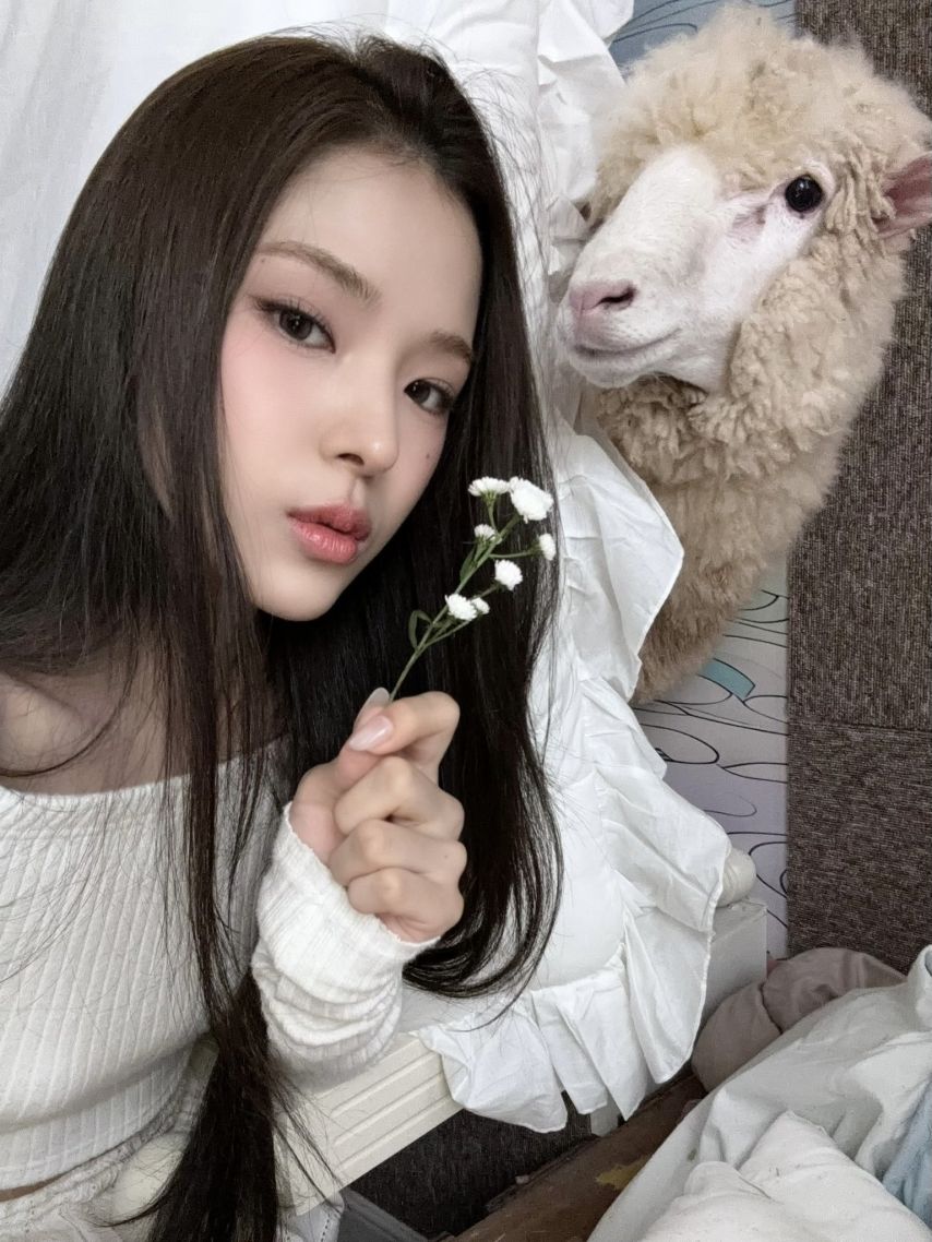 이즈나 데뷔 1주년