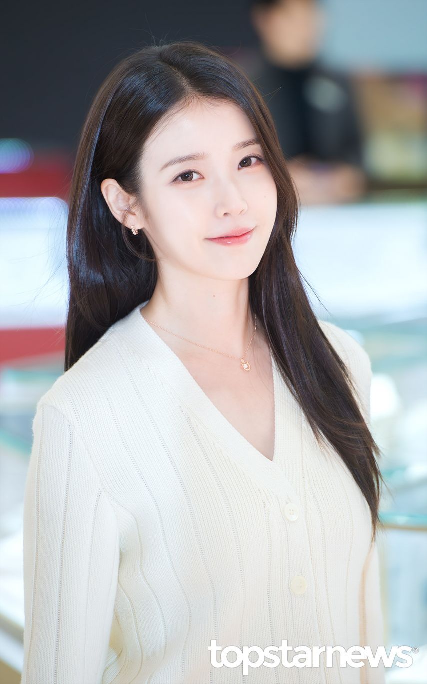 251126 제이에스티나 포토콜 아이유