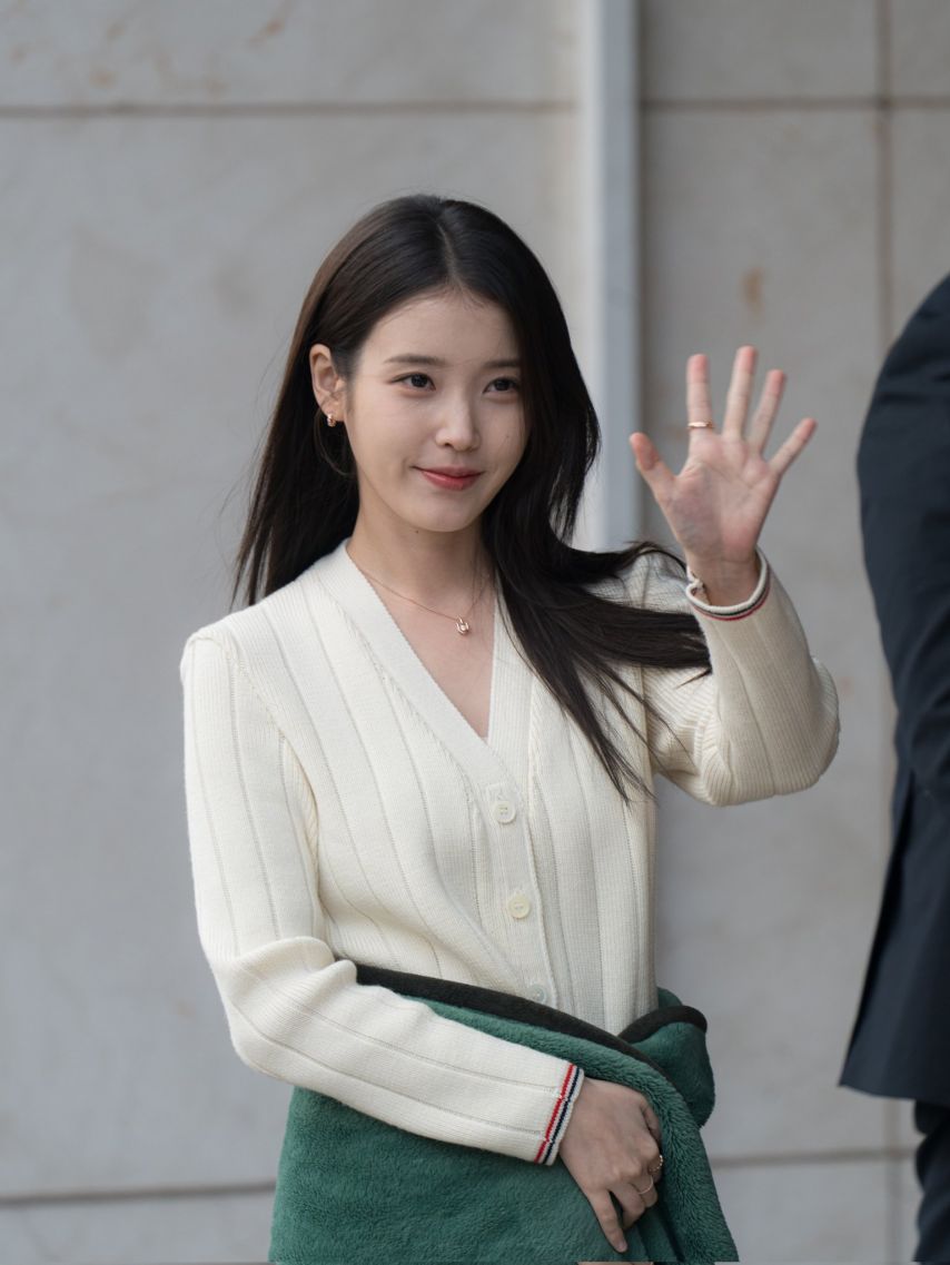 251126 제이에스티나 포토콜 아이유