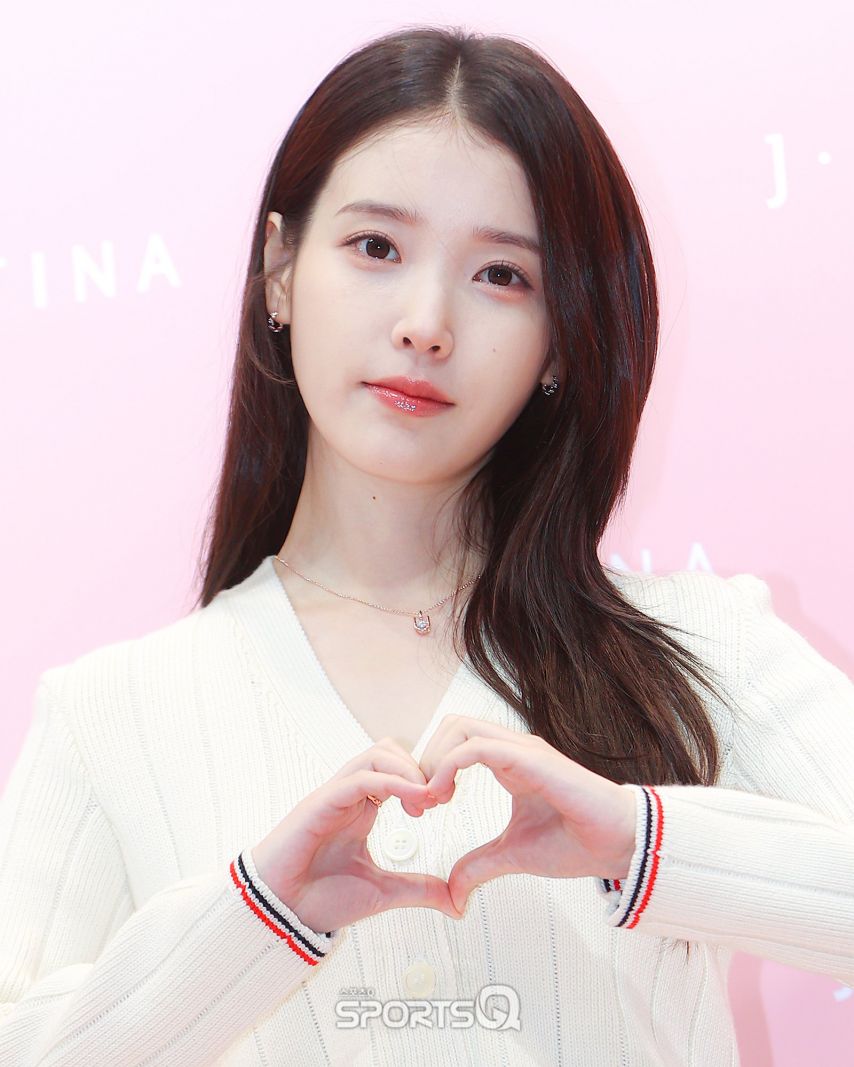 251126 제이에스티나 포토콜 아이유