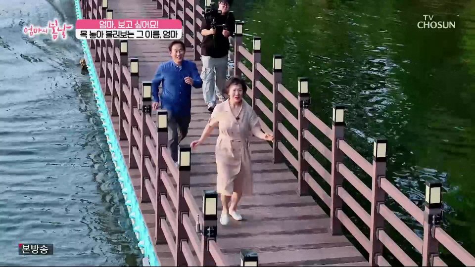 엄마와 생이별후 30년만에 만난 아들