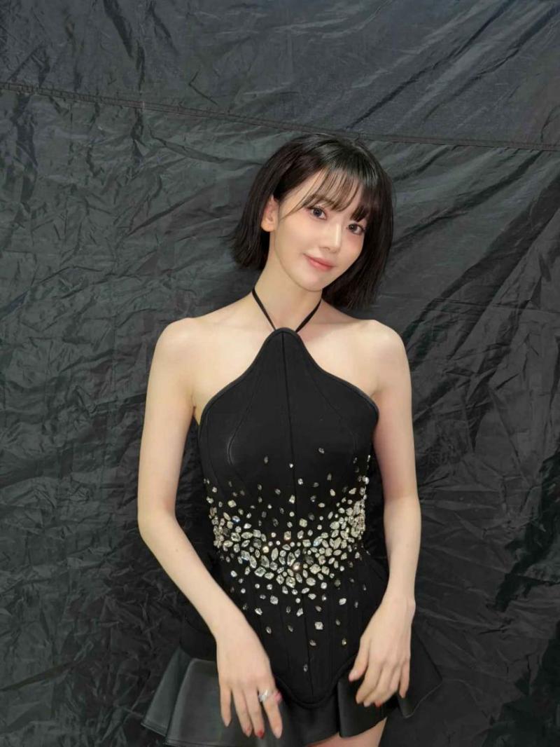 르세라핌 김채원,사쿠라,홍은채
