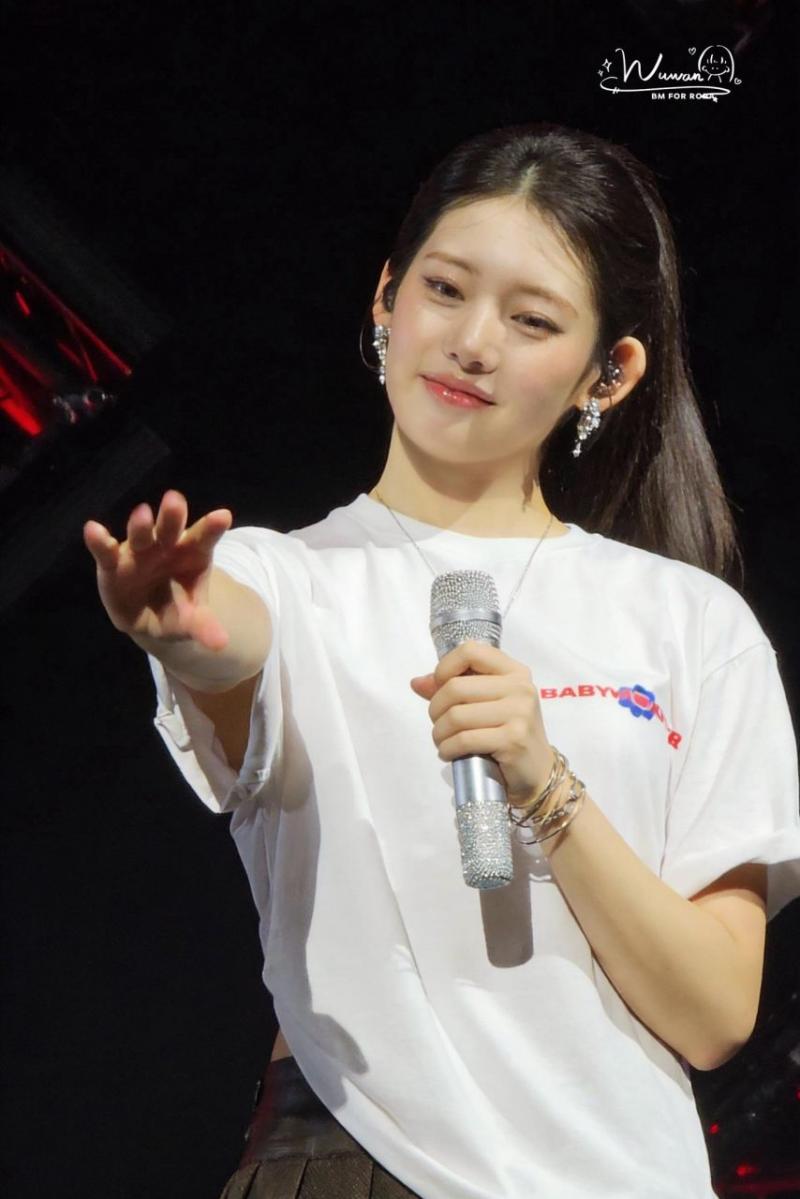 베이비몬스터 로라