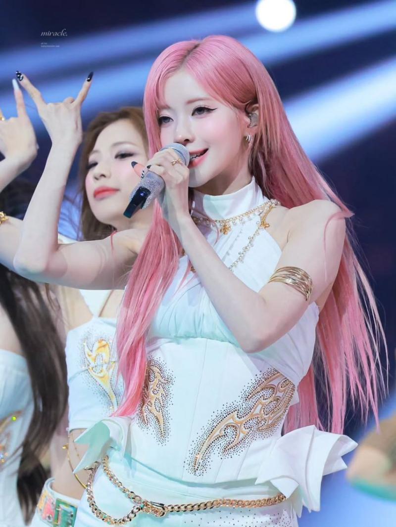 BABYMONSTER (베이비몬스터) 아사