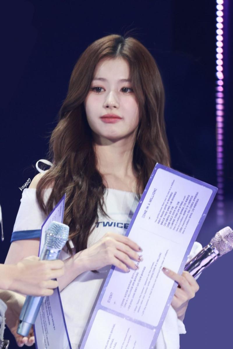 1229 트와이스 사나 DAY