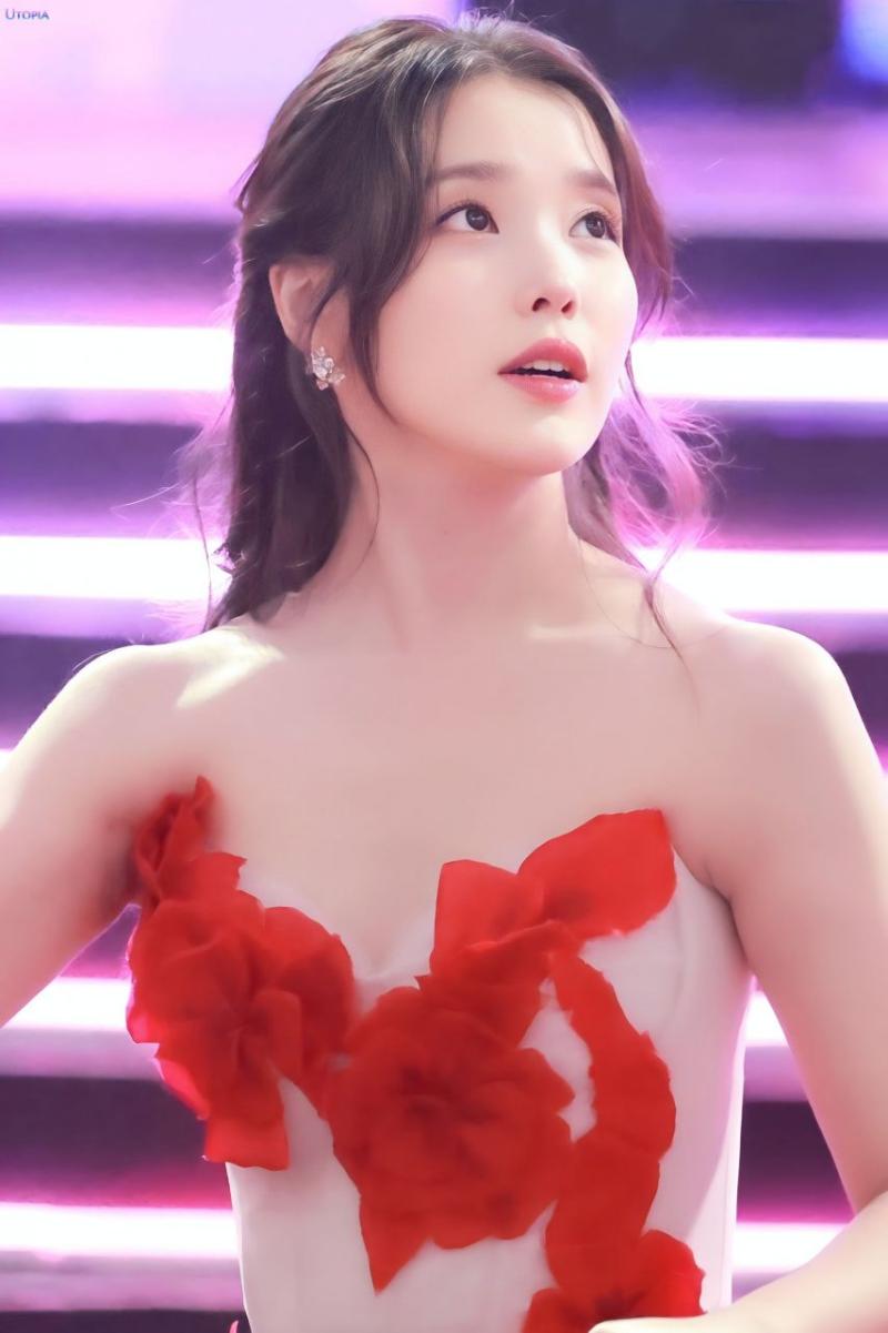아이유 251229
