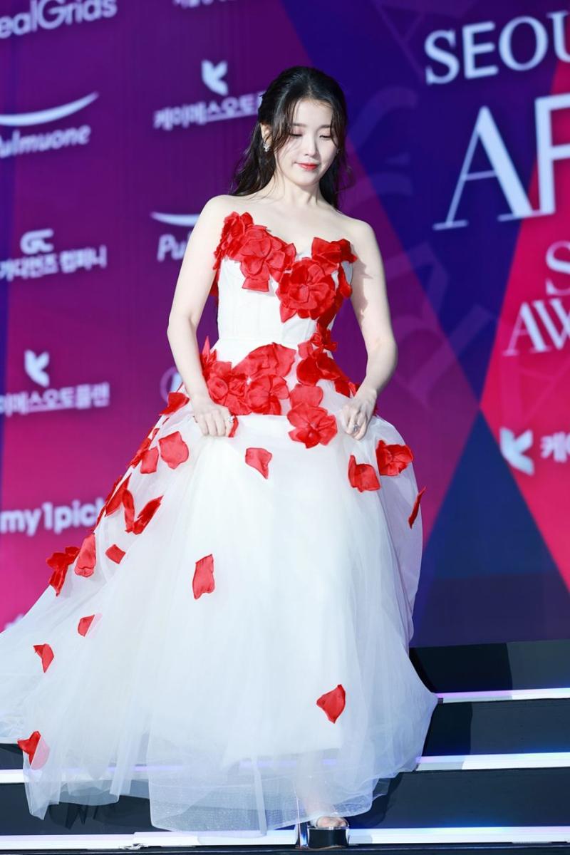아이유 251229
