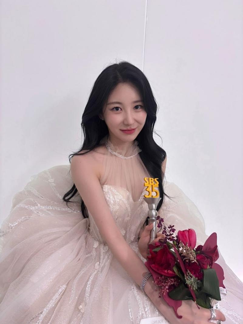 이채연