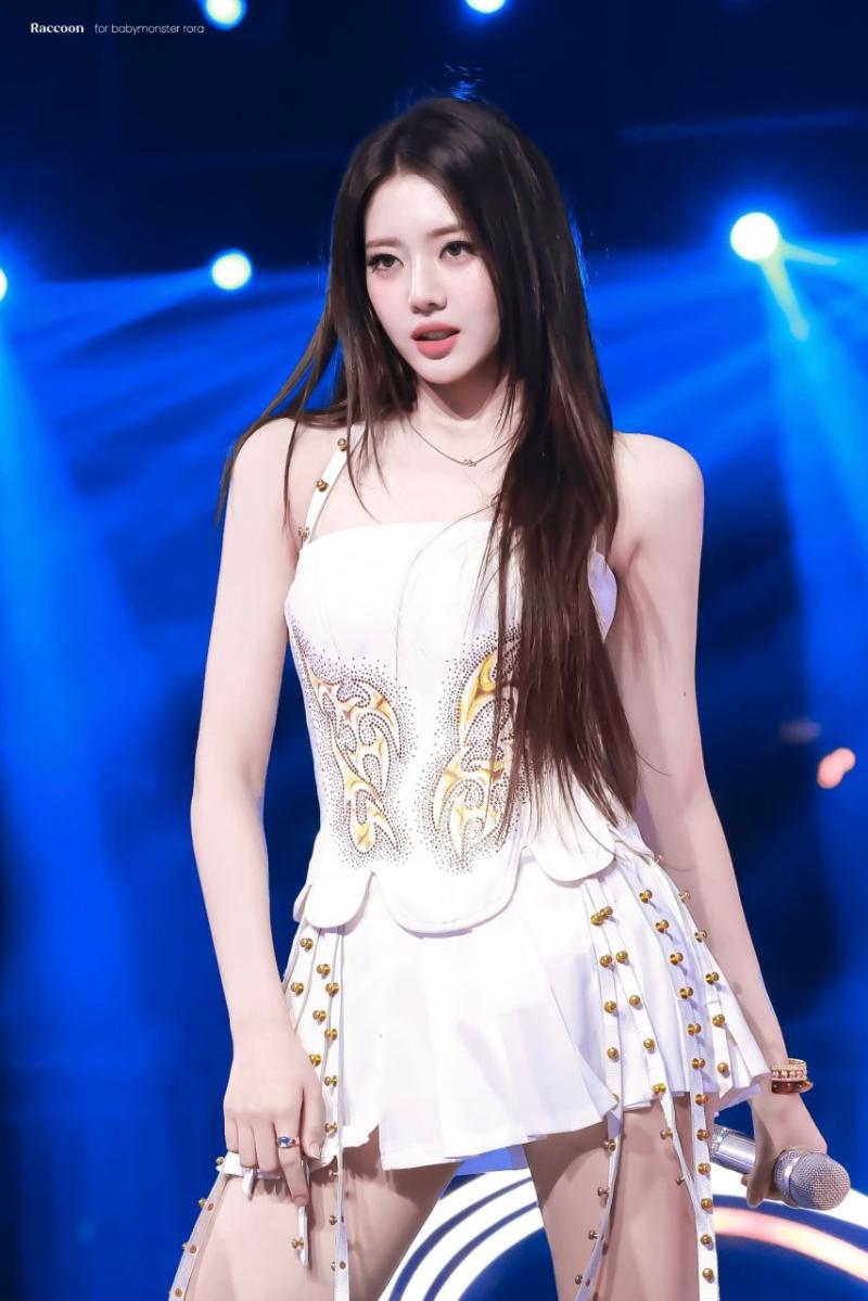 베이비몬스터 로라