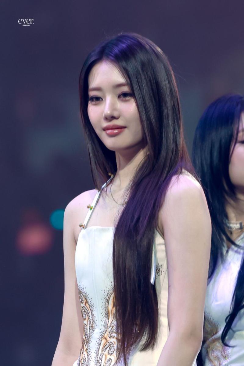 베이비몬스터 로라