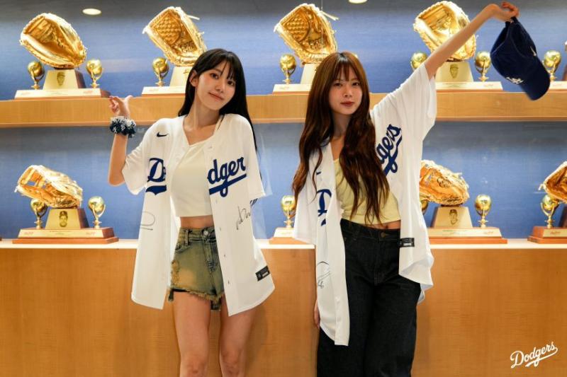[르세라핌] 월드시리즈 MVP 야마모토를 만났던 사쿠라와 은채