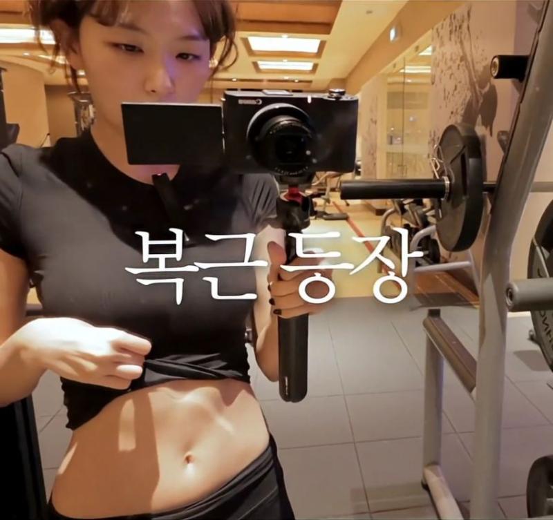 레드벨벳 슬기 복근 레깅스핏