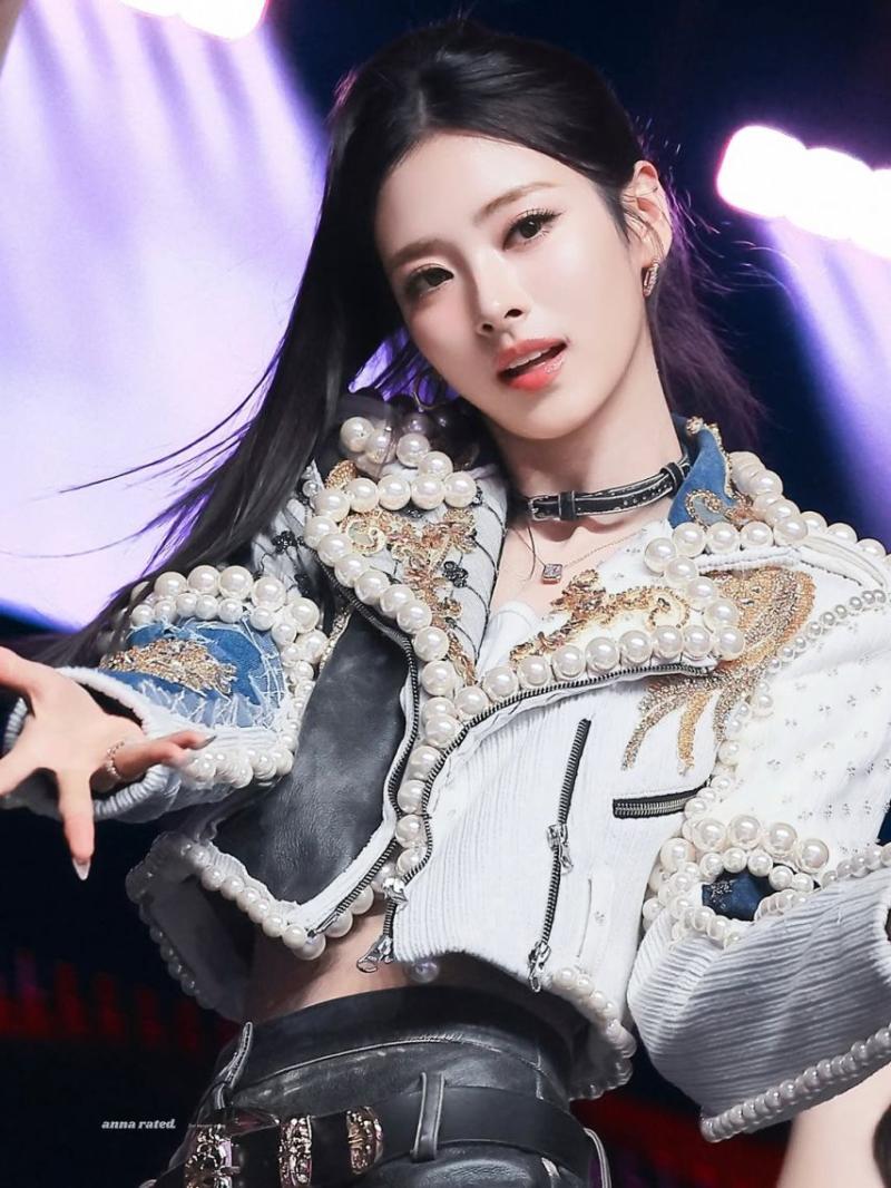 MEOVV (미야오) 안나