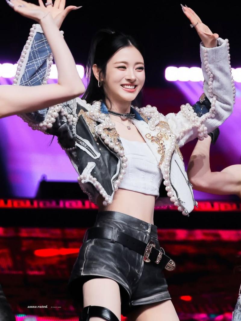 MEOVV (미야오) 안나