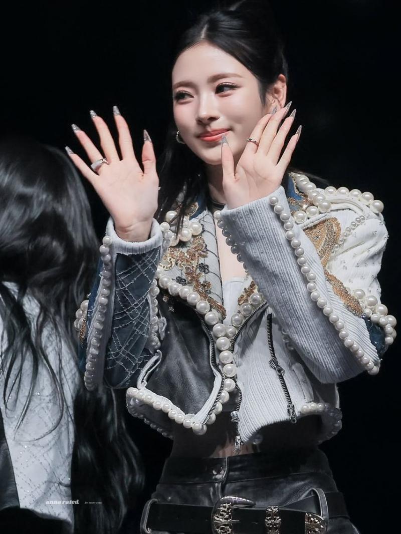 MEOVV (미야오) 안나