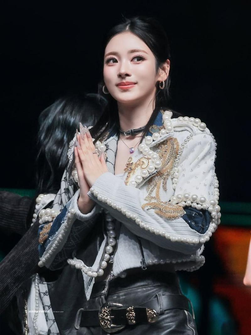 MEOVV (미야오) 안나