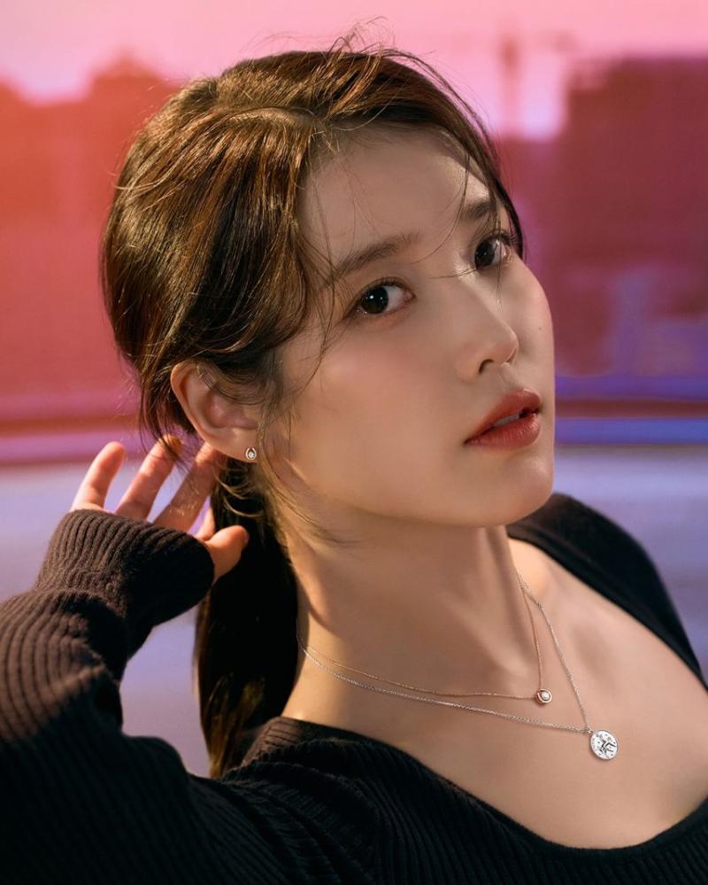 아이유 제이에스티나