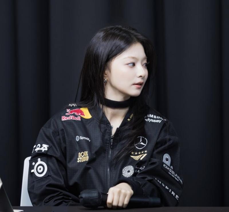 프로미스나인 이나경