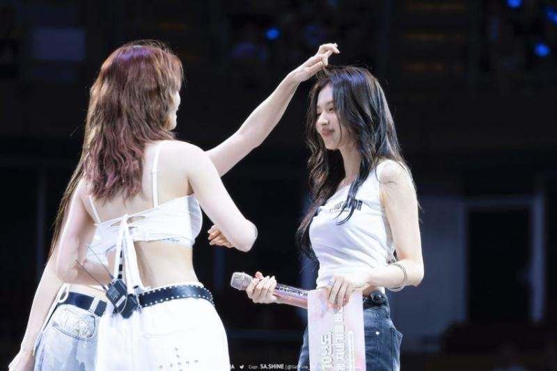 트와이스 사나
