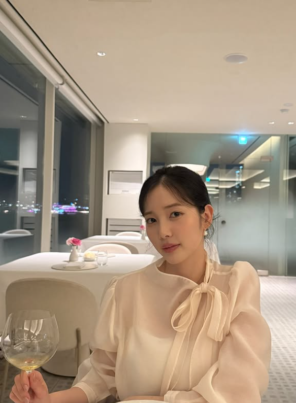 윤채경