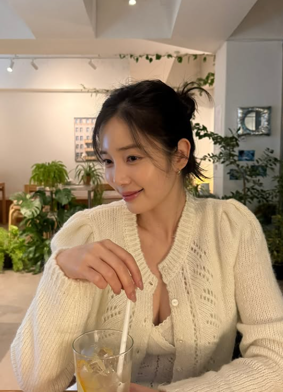 윤채경