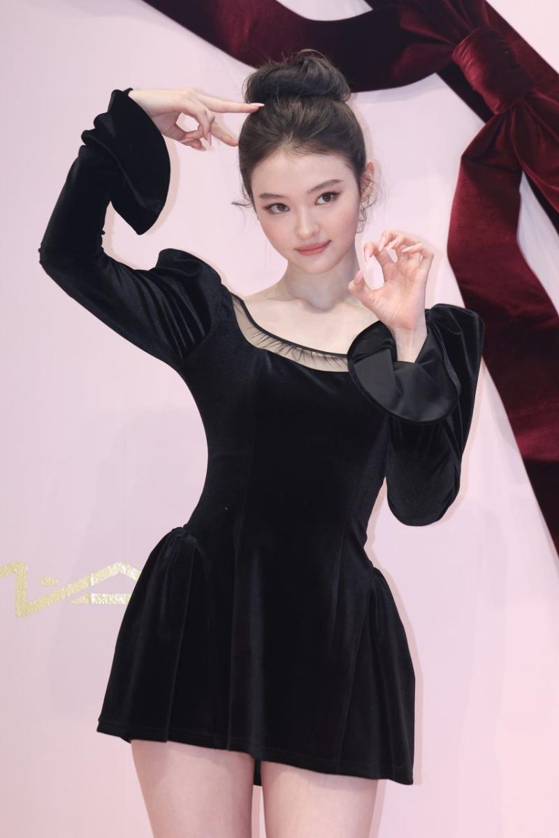 미야오 엘라 260107 MAC Photowall