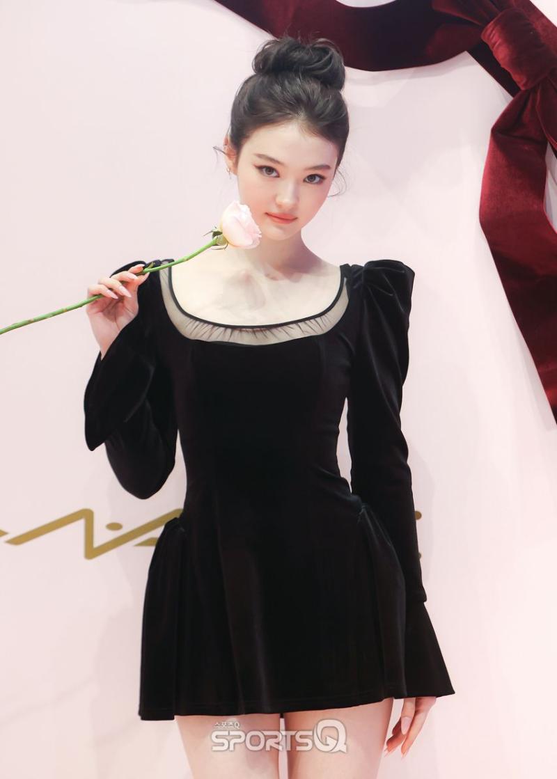 미야오 엘라 260107 MAC Photowall