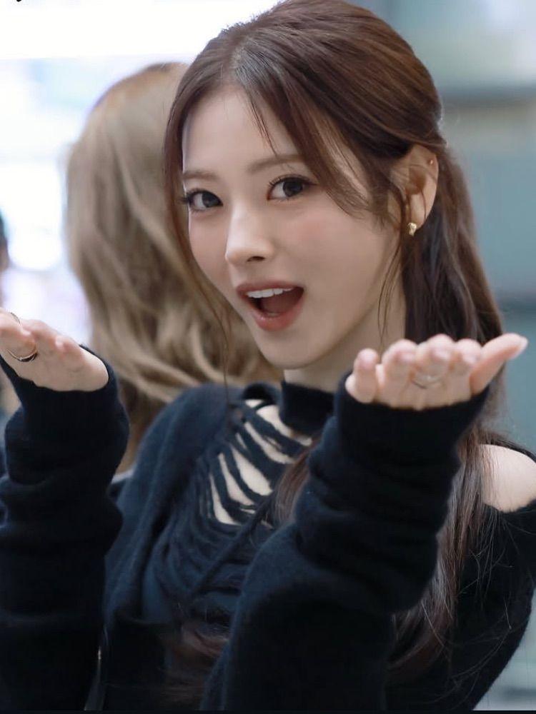 MEOVV (미야오) 안나