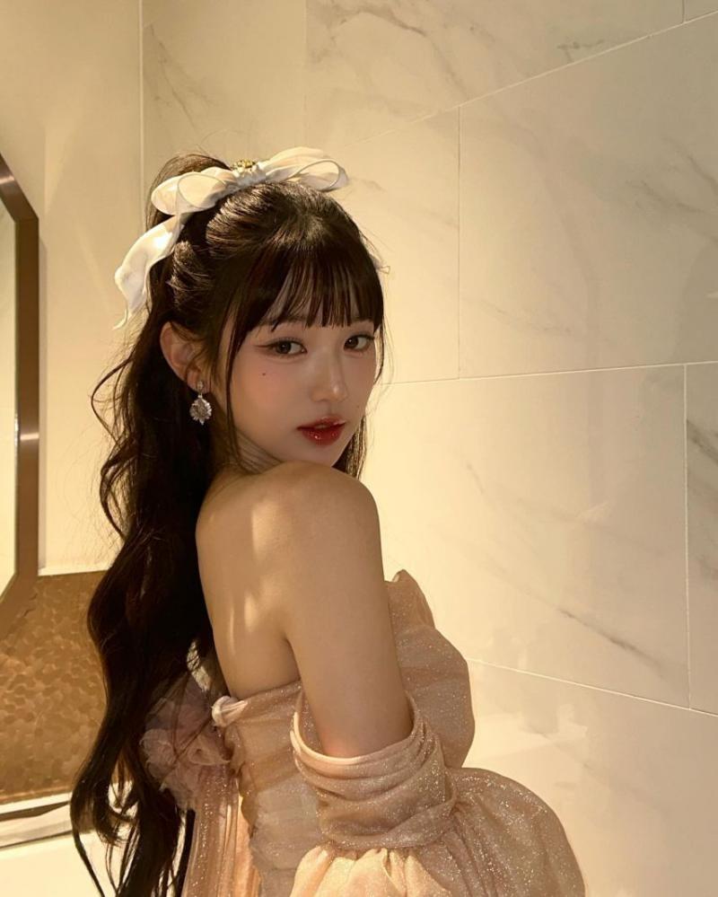 아이브 장원영 드레스 매끈한 어깨 노출.jpg