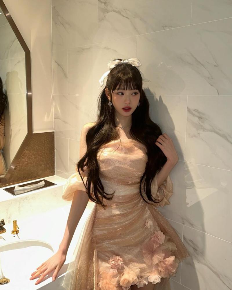 아이브 장원영 드레스 매끈한 어깨 노출.jpg