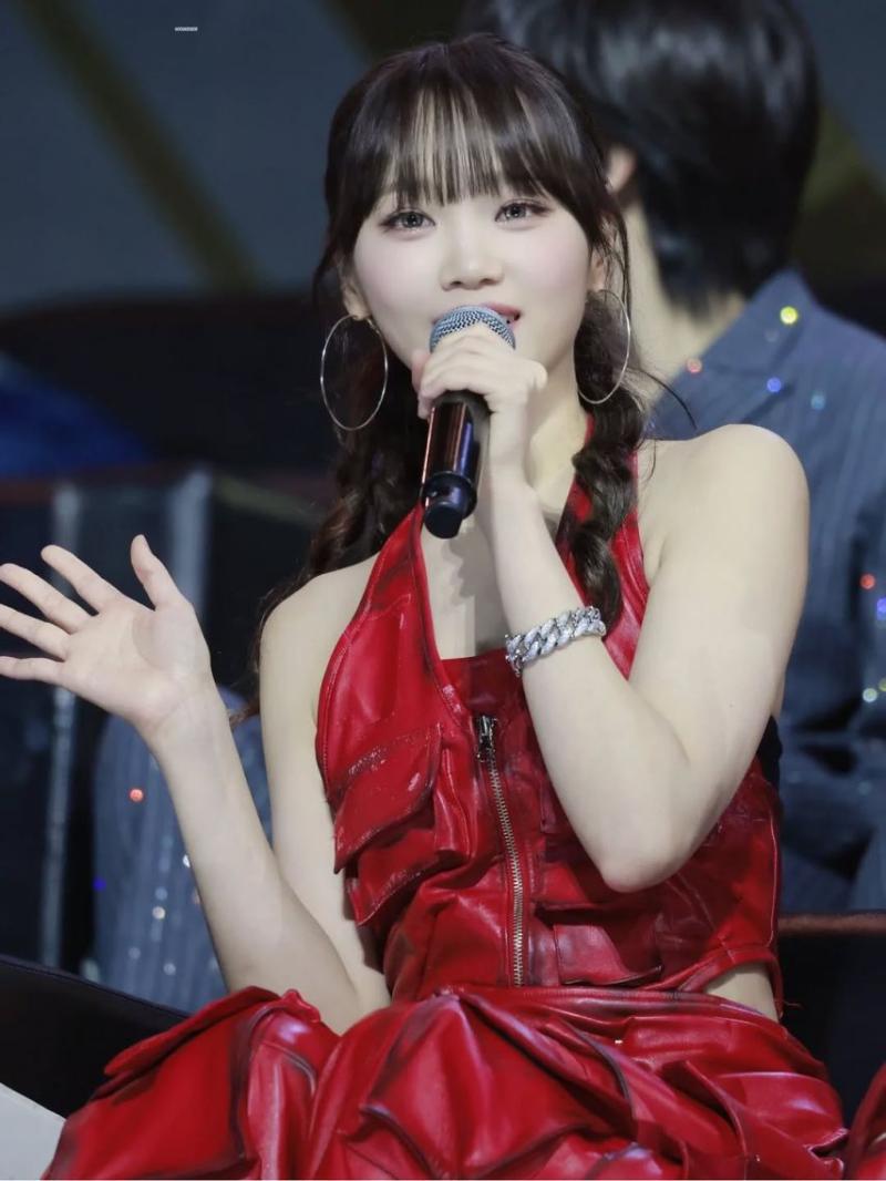 LE SSERAFIM (르세라핌) 김채원