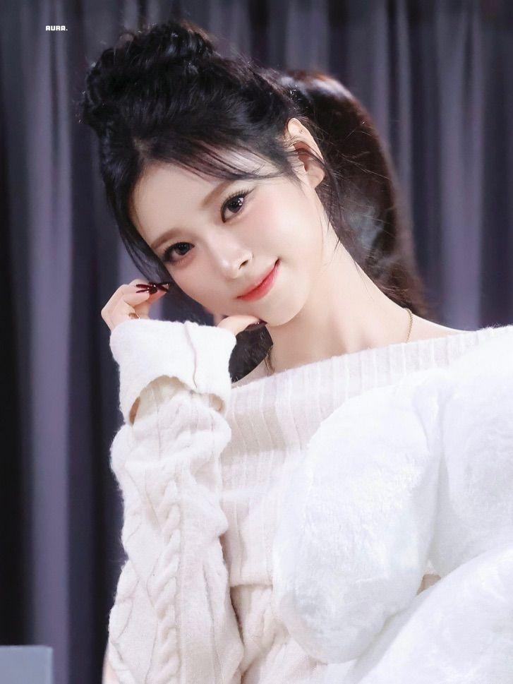 MEOVV (미야오) 안나