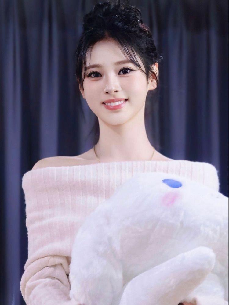 MEOVV (미야오) 안나