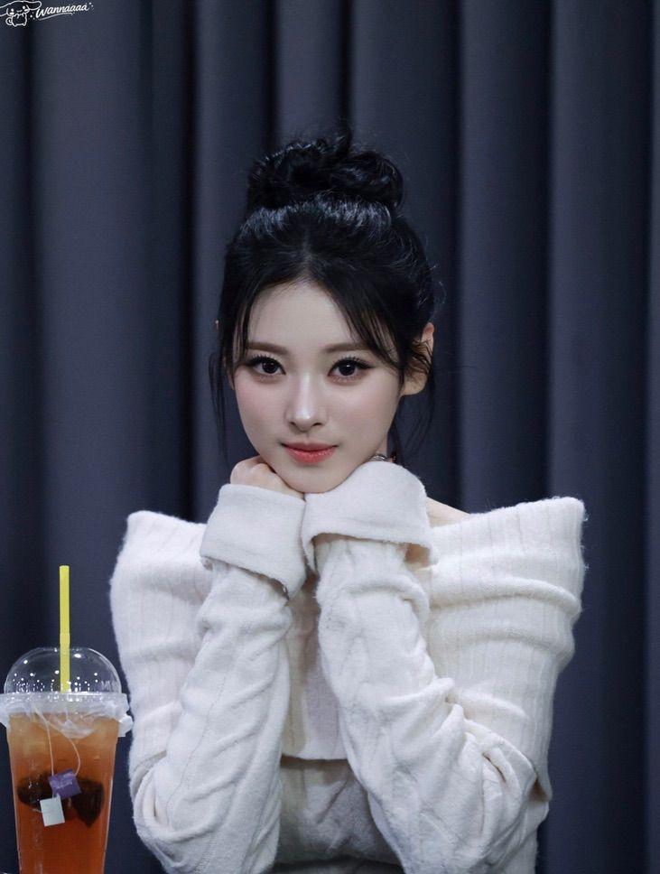 MEOVV (미야오) 안나