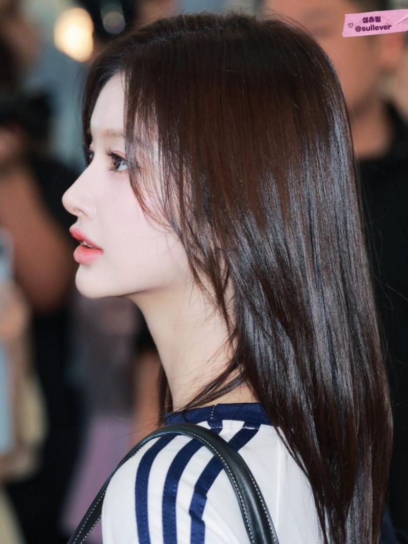 실물보면 입체미 쩐다는 엔믹스 설윤 옆모습
