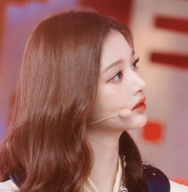 실물보면 입체미 쩐다는 엔믹스 설윤 옆모습