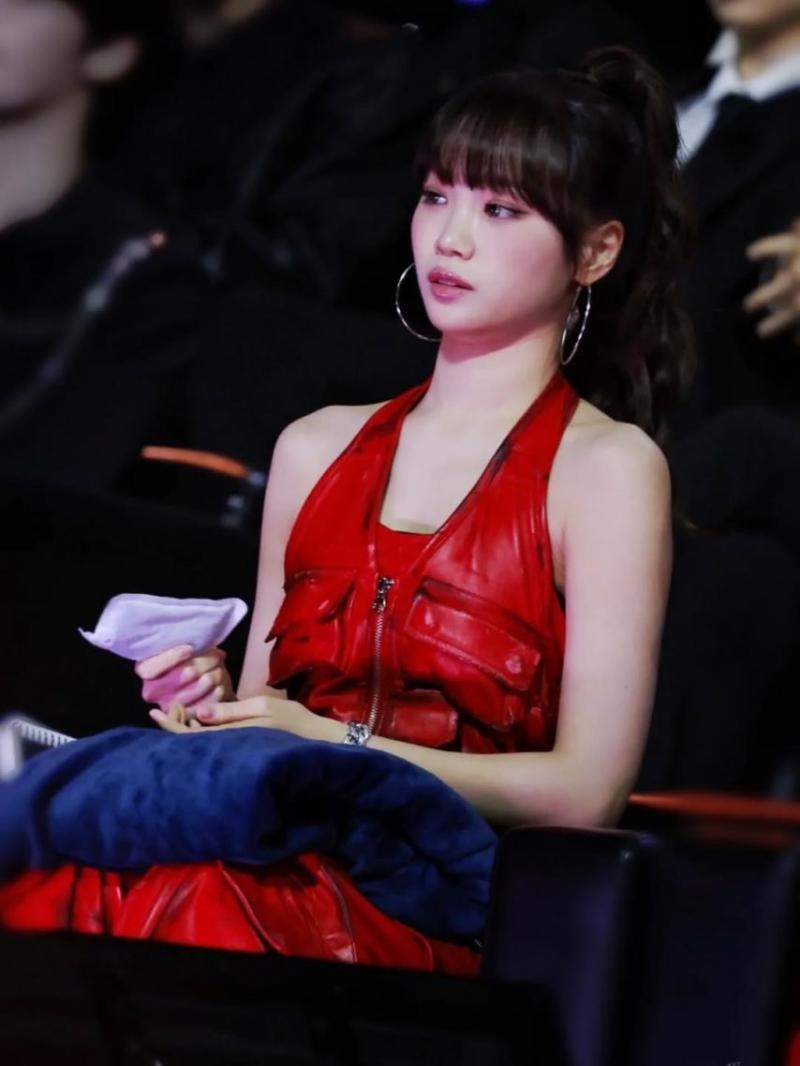 LE SSERAFIM (르세라핌) 김채원