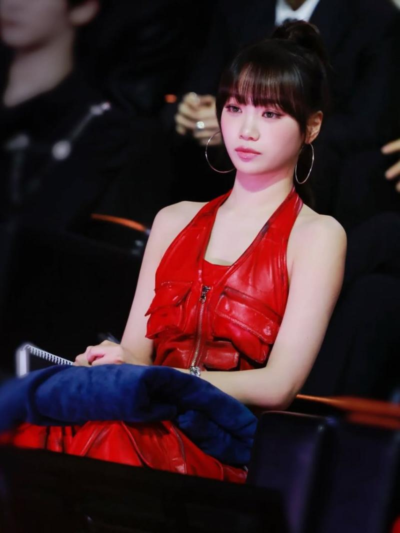 LE SSERAFIM (르세라핌) 김채원