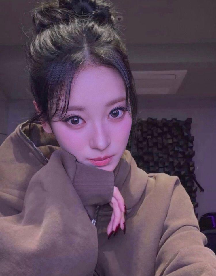 MEOVV (미야오) 안나
