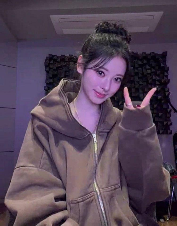 MEOVV (미야오) 안나
