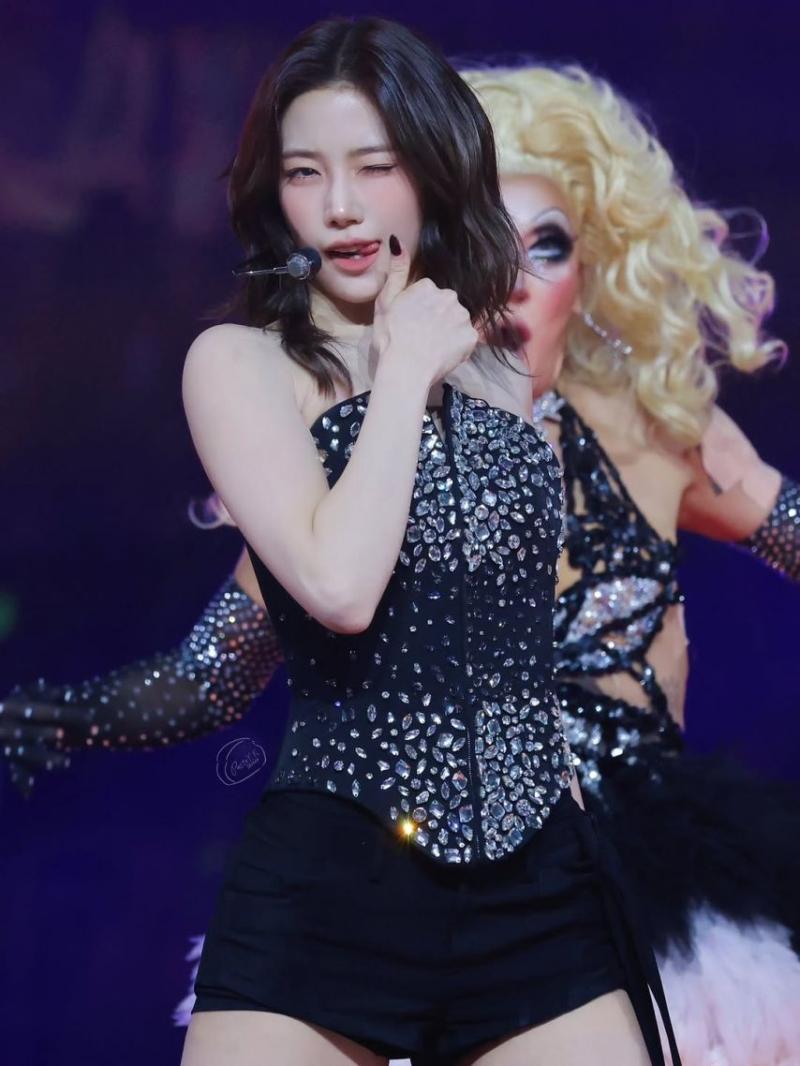 LE SSERAFIM (르세라핌) 카즈하