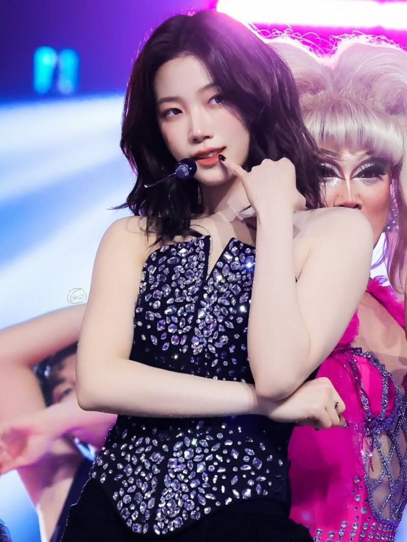 LE SSERAFIM (르세라핌) 카즈하