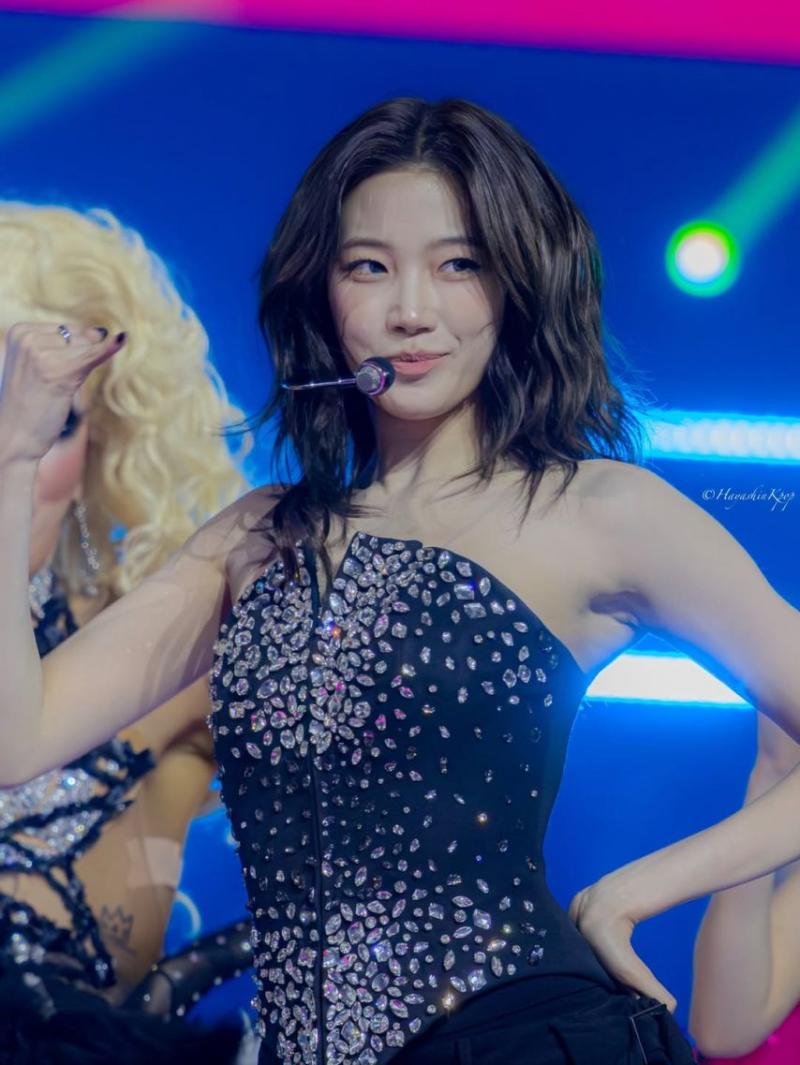 LE SSERAFIM (르세라핌) 카즈하