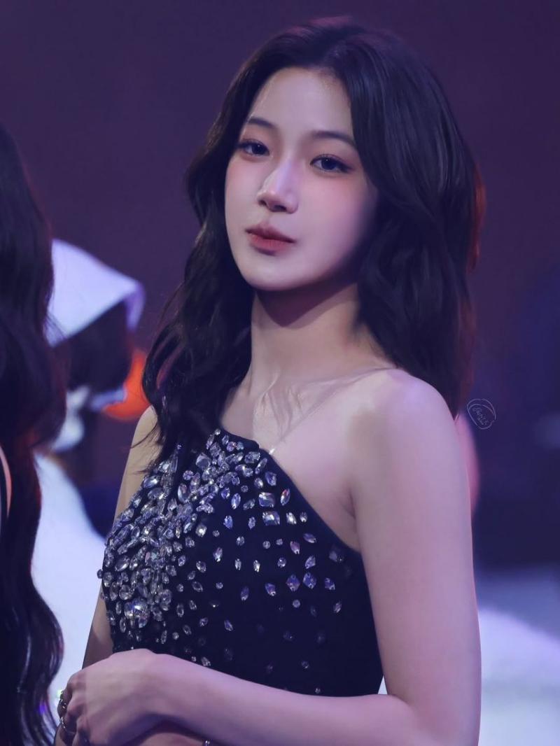 LE SSERAFIM (르세라핌) 카즈하