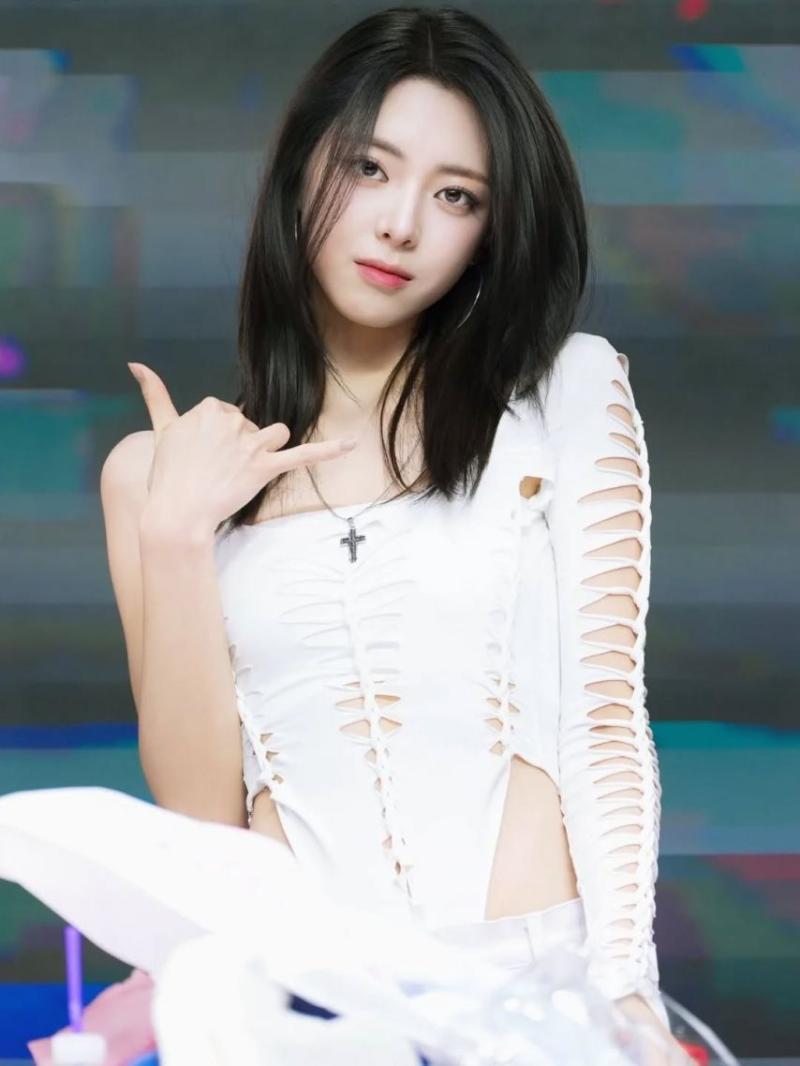 ITZY (있지) 유나