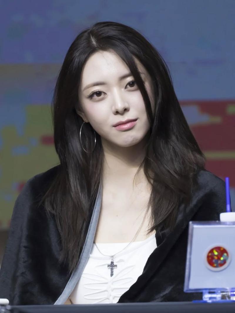 ITZY (있지) 유나